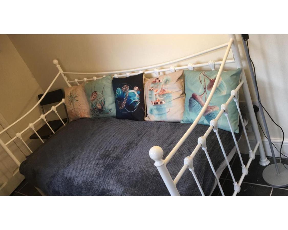 Welcoming Spacious 2-Bedroom House In St Helens St Helens  المظهر الخارجي الصورة