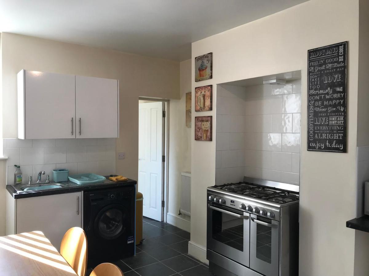 Welcoming Spacious 2-Bedroom House In St Helens St Helens  المظهر الخارجي الصورة
