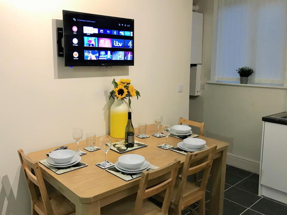 Welcoming Spacious 2-Bedroom House In St Helens St Helens  المظهر الخارجي الصورة