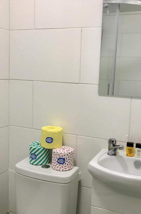 Welcoming Spacious 2-Bedroom House In St Helens St Helens  المظهر الخارجي الصورة